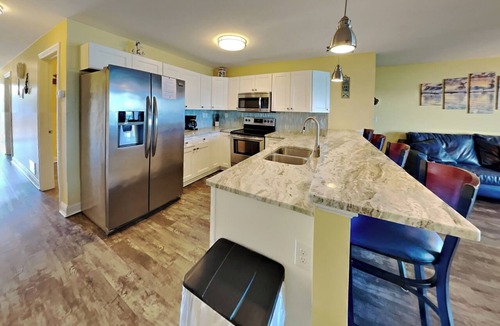 Put-in-Bay Condo | Morning Coffee, Endless Water Views | 12 ppl| C107