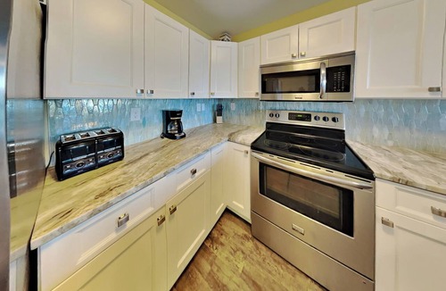 Put-in-Bay Condo | Morning Coffee, Endless Water Views | 12 ppl| C107