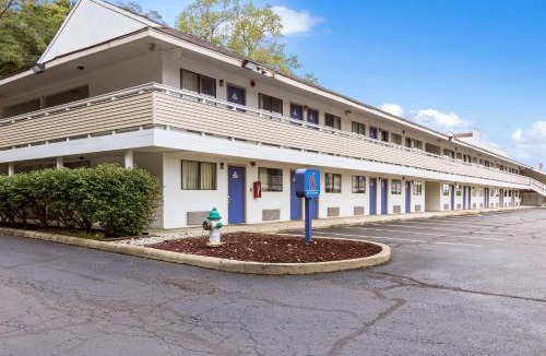 Dayton Hotel | Motel 6-Dayton, OH - Englewood
