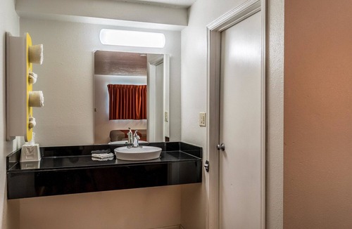 Florence Hotel | Motel 6 Florence, KY - Cincinnati Airport