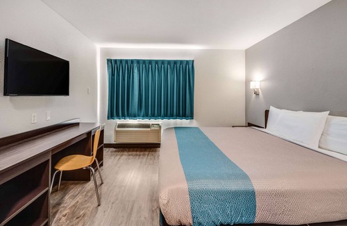 Fort Wayne Hotel | Motel 6 Fort Wayne, IN