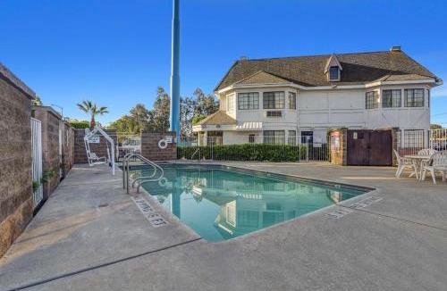 Fresno Hotel | Motel 6-Fresno, CA - Belmont Ave