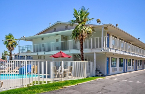 Raisin Hotel | Motel 6-Fresno, CA - Blackstone North