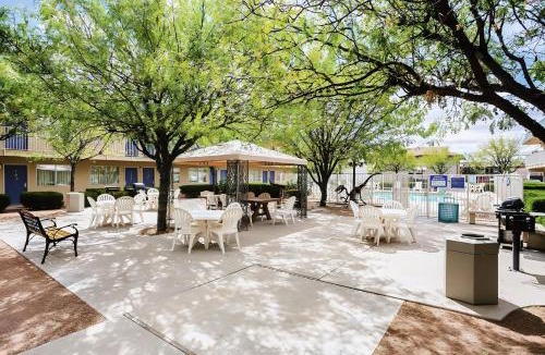 Holbrook Hotel | Motel 6-Holbrook, AZ