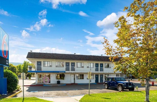 Kalispell Hotel | Motel 6-Kalispell, MT