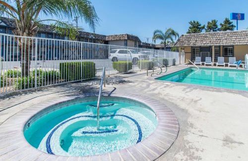 Kingsburg Hotel | Motel 6-Kingsburg, CA