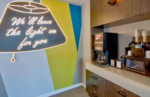 Edgewood Hotel | Motel 6 Louisville, KY - Airport - Fair Expo