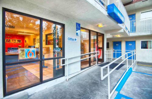 Mammoth Lakes Hotel | Motel 6-Mammoth Lakes, CA