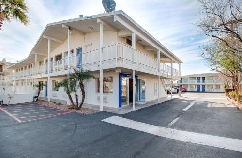 Camelback East Hotel | Motel 6-Phoenix, AZ - East