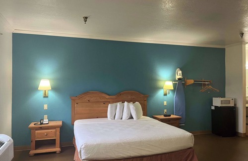 Portland Hotel | Motel 6 Portland, IN