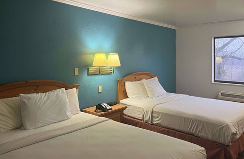 Portland Hotel | Motel 6 Portland, IN