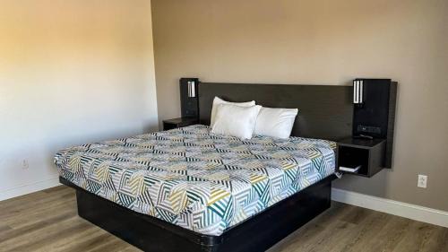 Selma Hotel | Motel 6 Selma, CA