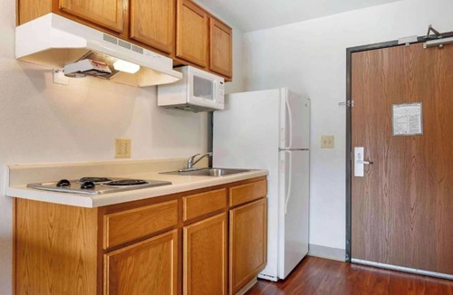 Sharonville Hotel | Motel 6 Suites Cincinnati Sharonville, OH
