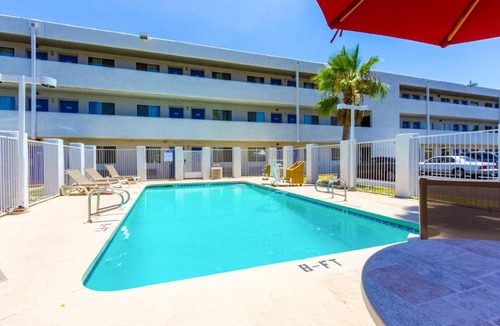 Tempe Hotel | Motel 6 Tempe, AZ Phoenix Airport Priest Dr
