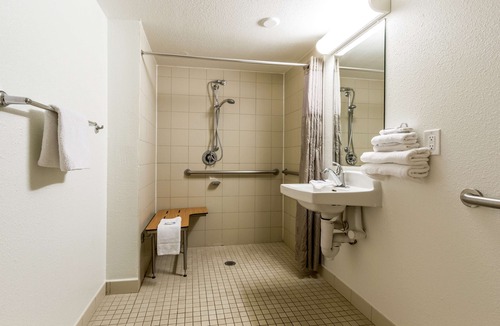 Tempe Hotel | Motel 6 Tempe, AZ – Phoenix Airport – Priest Dr