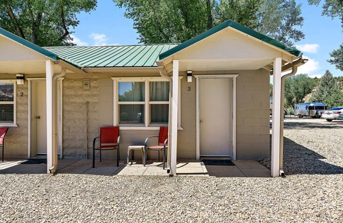 Zion National Park East Entrance Apartment | Mount Carmel Motel & RV Near Zion NP Bryce Room