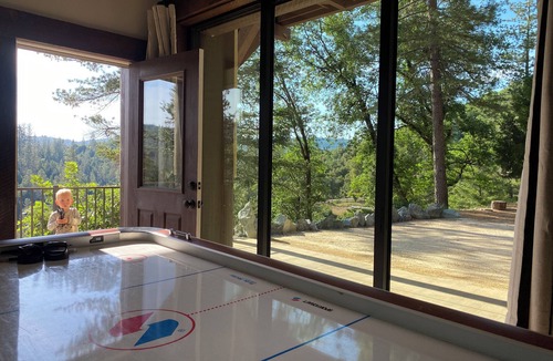 Cedar Ridge Villa | Mount Chalet sleeps 24 in marvelous Grass Valley with WiFi, and Generator