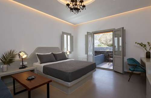 Kamari Hotel | Mountain and Sea Suites