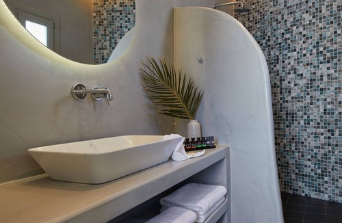 Kamari Hotel | Mountain and Sea Suites