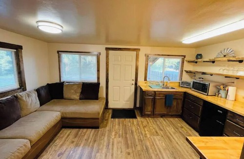 Martin City Condo | Mountain Bungalow
