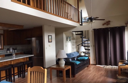 Bass Lake Cabin | Mountain Cabin for Rent Near Yosemite, with BOAT SLIP.