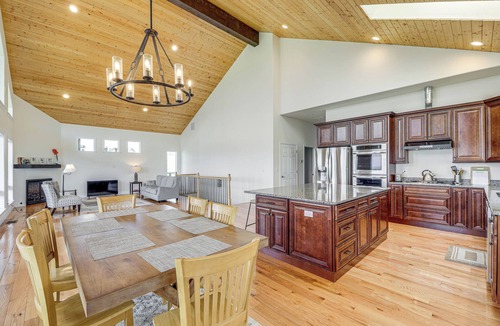 Rexford House | Mountain & Lake View: Rexford Estate on 28 Acres!