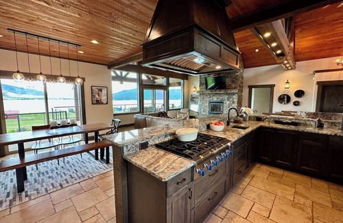 Elmo House | Mountain Modern Family 6-Acre Luxury Home & Guest Cabin w/Lake View & Nearby Lake Access
