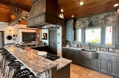 Elmo House | Mountain Modern Family 6-Acre Luxury Home & Guest Cabin w/Lake View & Nearby Lake Access