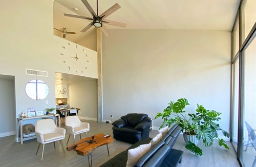 Bakersfield Condo | Mountain side retreat w/ floor to ceiling windows!