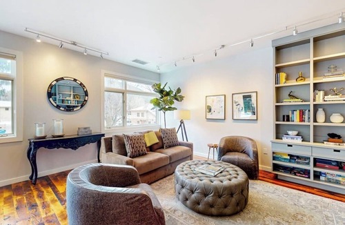 Jackson Condo | Mountain view condo with gas fireplace, washer/dryer, central AC