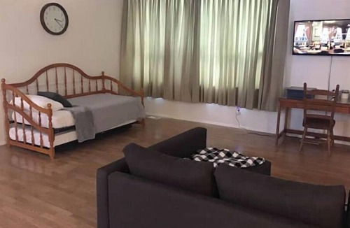 Colbert Apartment | Mountain View Country Studio Pet friendly