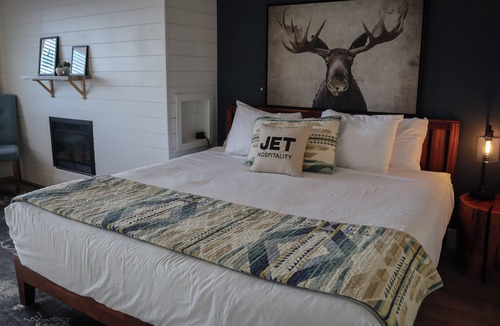Tetonia Cabin | Mountain View Studio Suite w/Fireplace