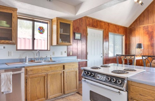 Springerville House | Mountain Views on Hillside in Eagar
