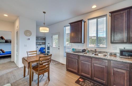 Eagar House | Mountain Views & Ponderosa Pines! Arizona Escape