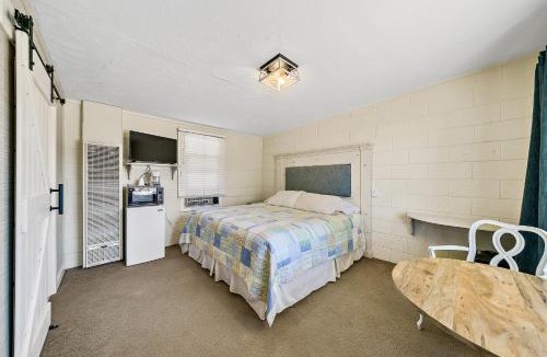 Zion National Park East Entrance Hotel | Mt Carmel Motel in Southern Utah