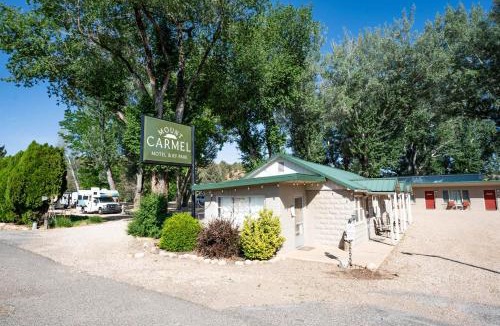 Zion National Park East Entrance Hotel | Mt Carmel Motel Room close to Zion National Park