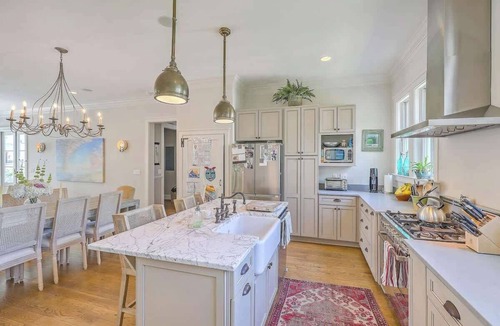 Mount Pleasant House | Mt Pleasant Treasure-Mins to the Beach
