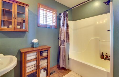 Show Low House | Mtn-View Hilltop Hideaway w/Deck in Show Low
