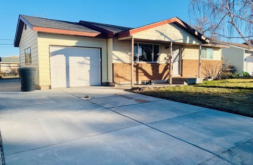 Burley House | Multiple Living Spaces, Mini-Splits, Quiet Neighborhood in SW Burley