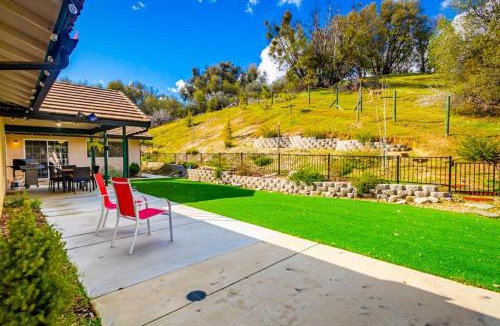 Oakhurst Villa | Mystic Mountain Villa, 14 miles from Yosemite