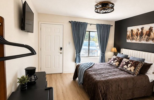 Show Low Hotel | Nashville Love room at Kiva on main st in Show Low