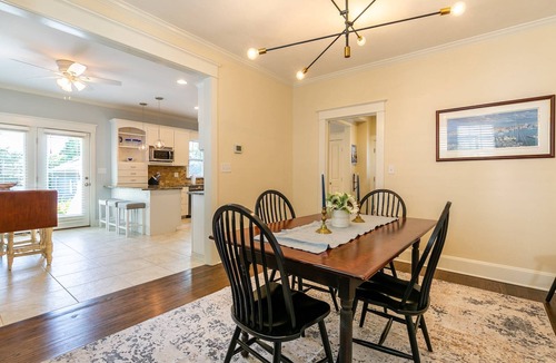 West Annapolis House | Navy Weekend Haven, Family-Friendly Luxury Home w Fenced-in Backyard & Parking