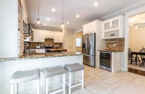West Annapolis House | Navy Weekend Haven, Family-Friendly Luxury Home w Fenced-in Backyard & Parking