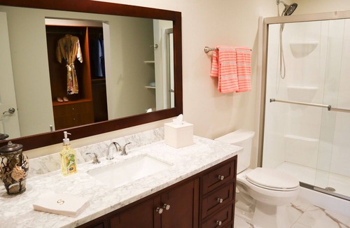 Castleton Apartment | NCAA Football, 1BR/1BA-Apt w/Kitchnt, Rm Svc Avail