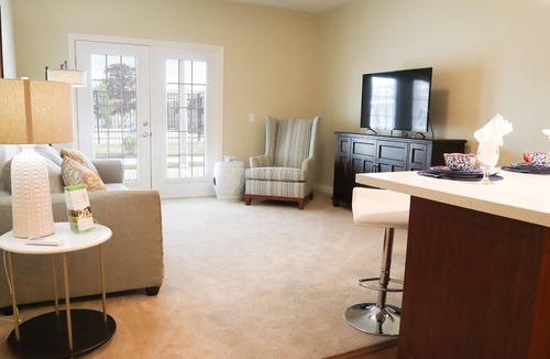 Castleton Apartment | NCAA Football, 1BR/1BA-Apt w/Kitchnt, Rm Svc Avail
