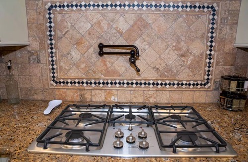 Carriage Hills House | Near airport, food & shoppings. Spacious 5-bedroom house.