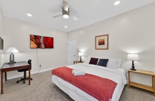 Near Eastside House | Near Downtown - Beville Ave Retreat 2