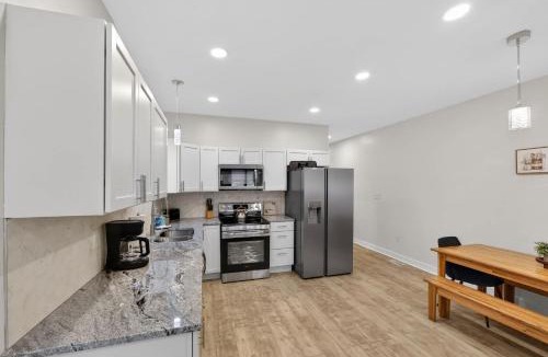 Near Eastside House | Near Downtown - Beville Ave Retreat 2