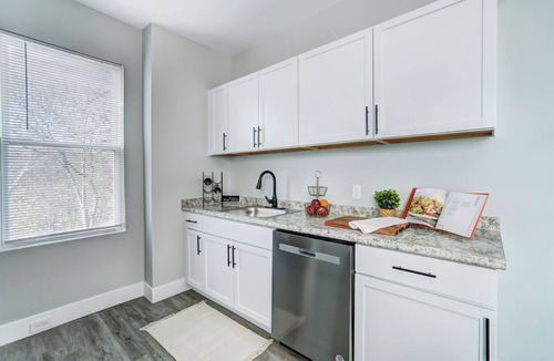 Northside Apartment | Near Downtown Cincinatti with Free Parking