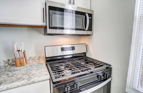 Northside Apartment | Near Downtown Cincinatti with Free Parking